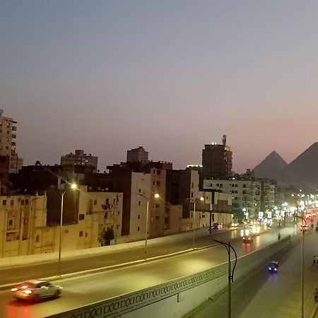 Pyramids Road Guest House Cozy Rooms And Rooftop Breakfast With The Pyramids View Nazlet el-Sîsi Exterior foto