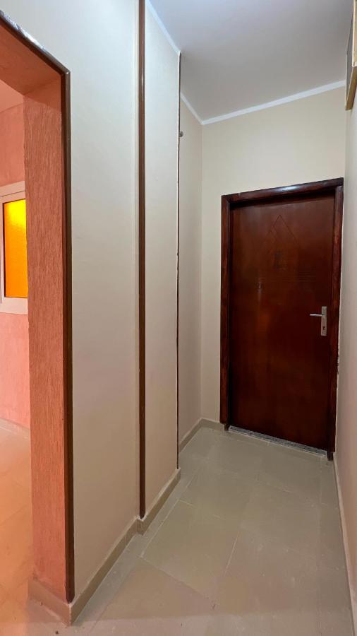 Pyramids Road Guest House Cozy Rooms And Rooftop Breakfast With The Pyramids View Nazlet el-Sîsi Exterior foto
