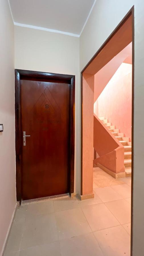 Pyramids Road Guest House Cozy Rooms And Rooftop Breakfast With The Pyramids View Nazlet el-Sîsi Exterior foto