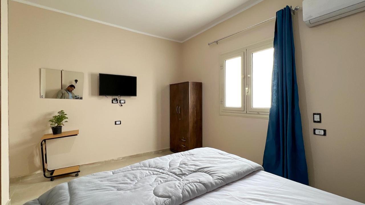 Pyramids Road Guest House Cozy Rooms And Rooftop Breakfast With The Pyramids View Nazlet el-Sîsi Exterior foto